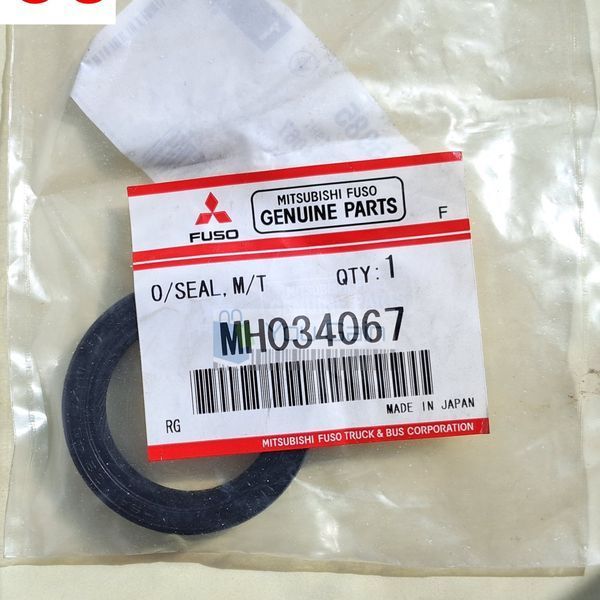 Сальник первичного вала КПП Mitsubishi MH034067.Оригинал